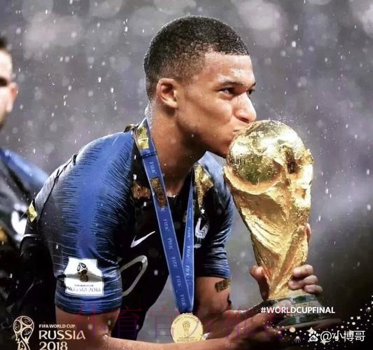 姆巴佩用忠诚奖换取在巴黎出场 很可能明年去皇马 姆巴佩用忠诚奖换取在巴黎出场 很可能明年去皇马